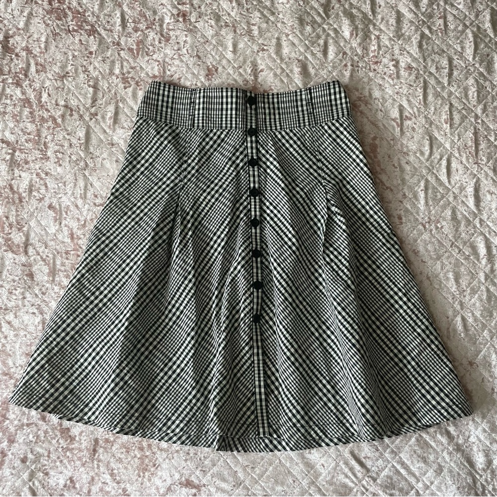 Gorgeous a line swing skirt by H & m 
gingham print fully lined
